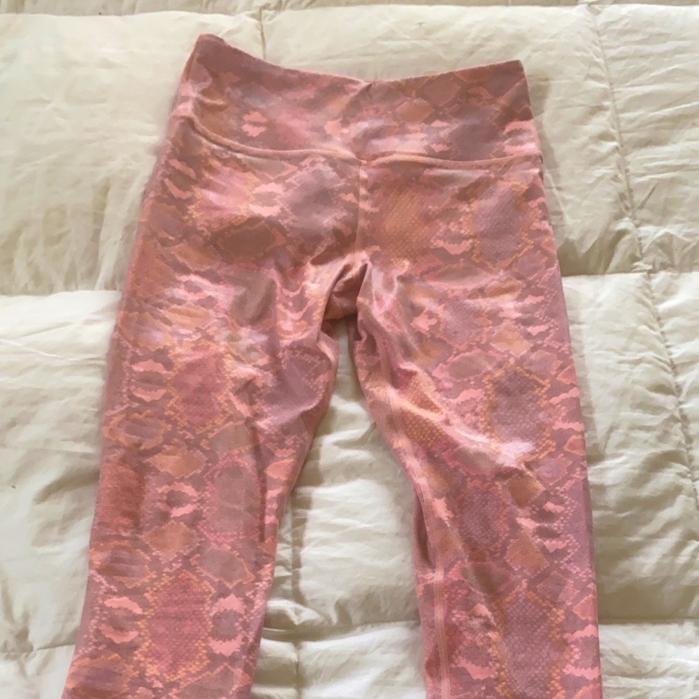 Zyia mosaic snakeskin light n tight leggings